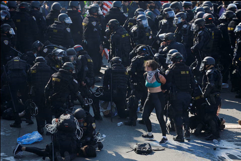 Trump dice que las protestas en Los Ángeles “fortalecen” su determinación de deportar