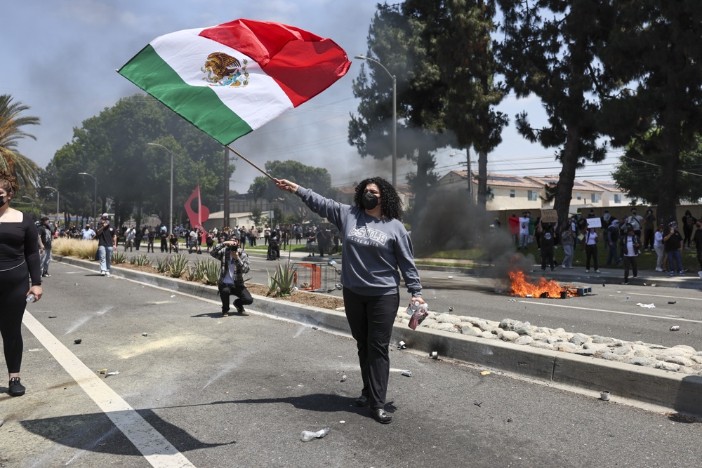 La bandera mexicana, símbolo de las protestas en Los Ángeles que molesta a la Casa Blanca