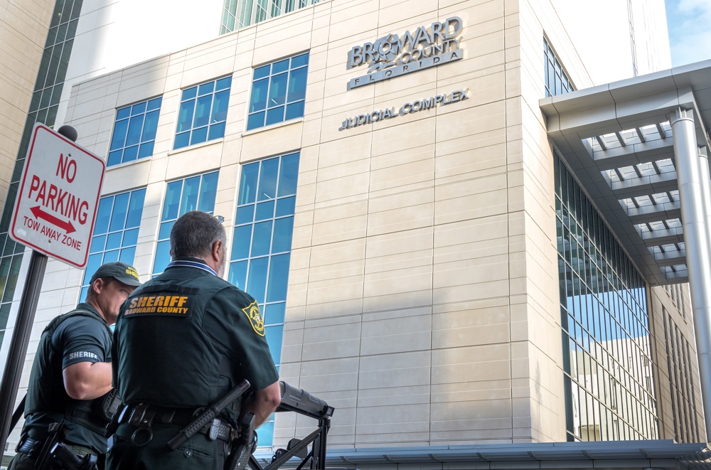 El fiscal de Florida advierte de destituir a un alguacil por no arrestar a migrantes