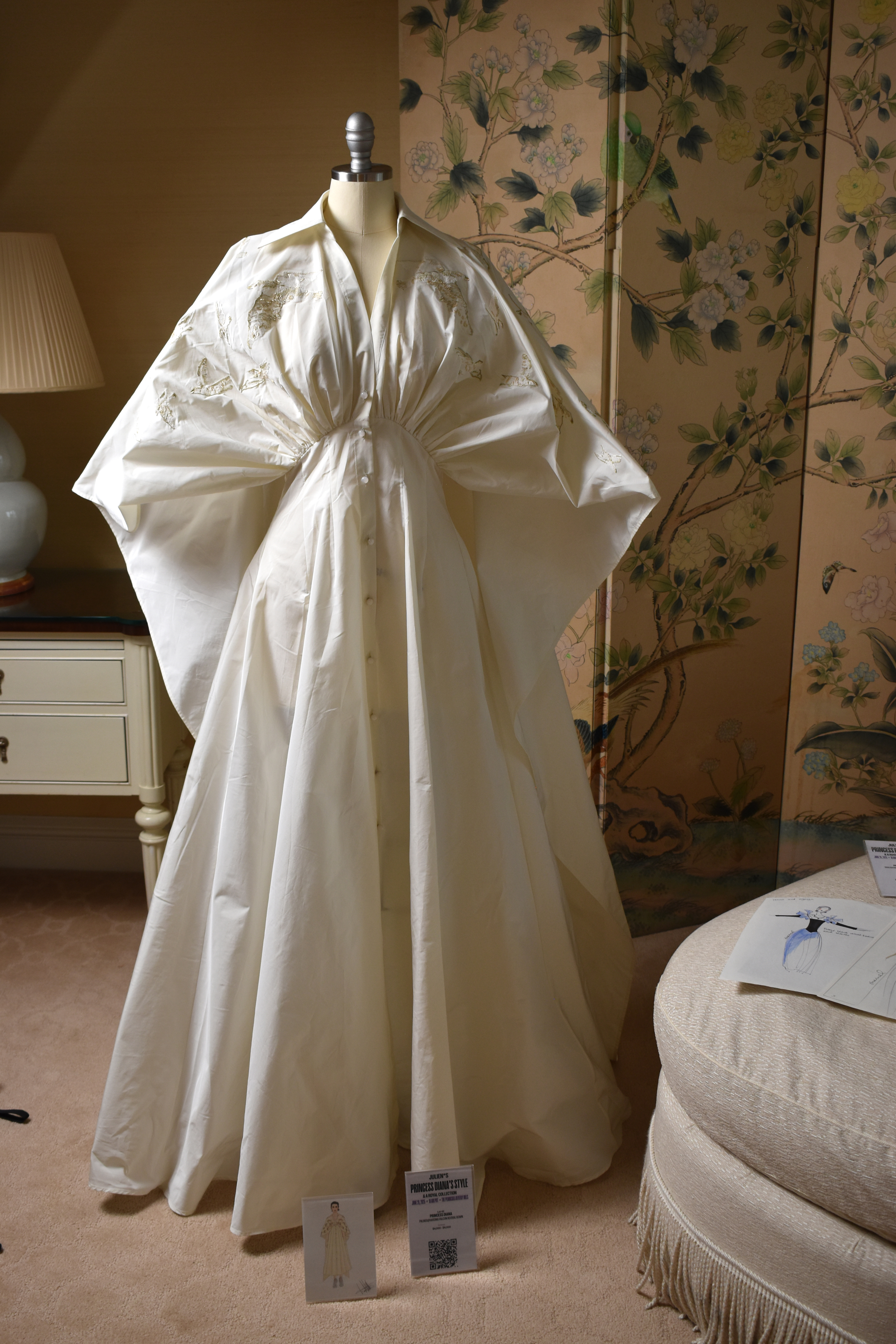 El vestido "solidario" de la princesa Diana es subastado por 520.000 de dólares