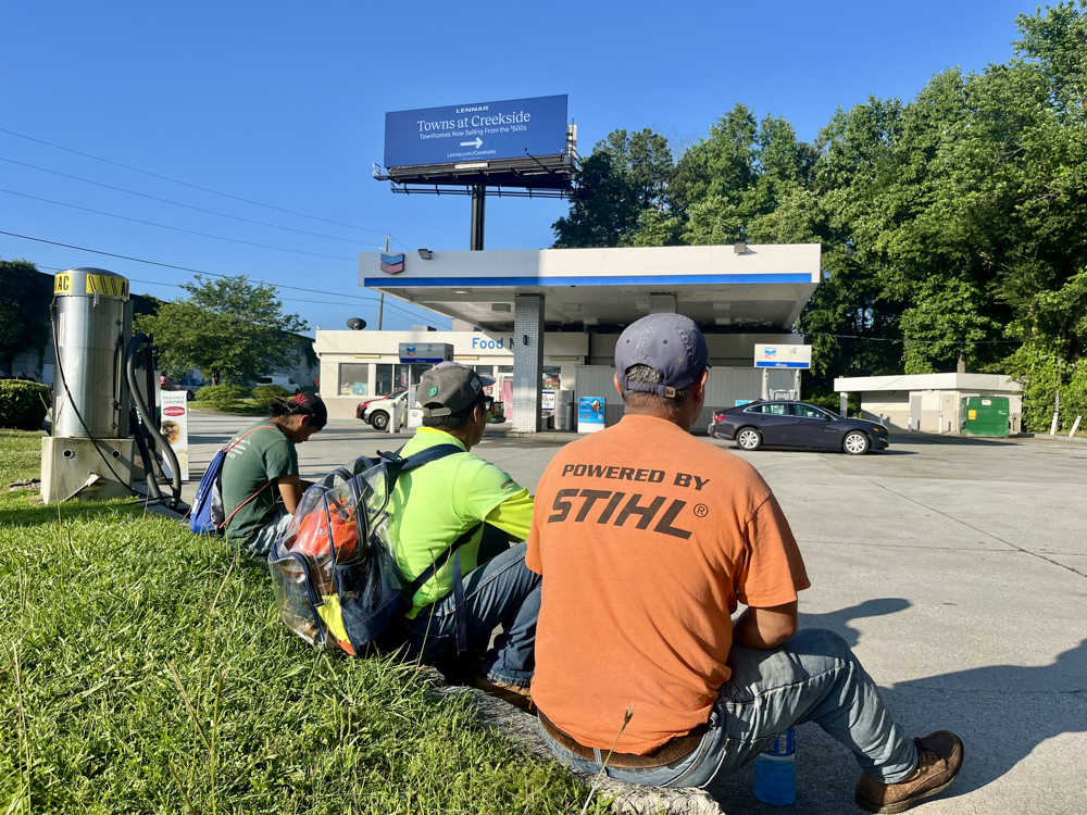 Latinos en Atlanta, en conmoción por redadas en tiendas y arrestos migratorios en vías