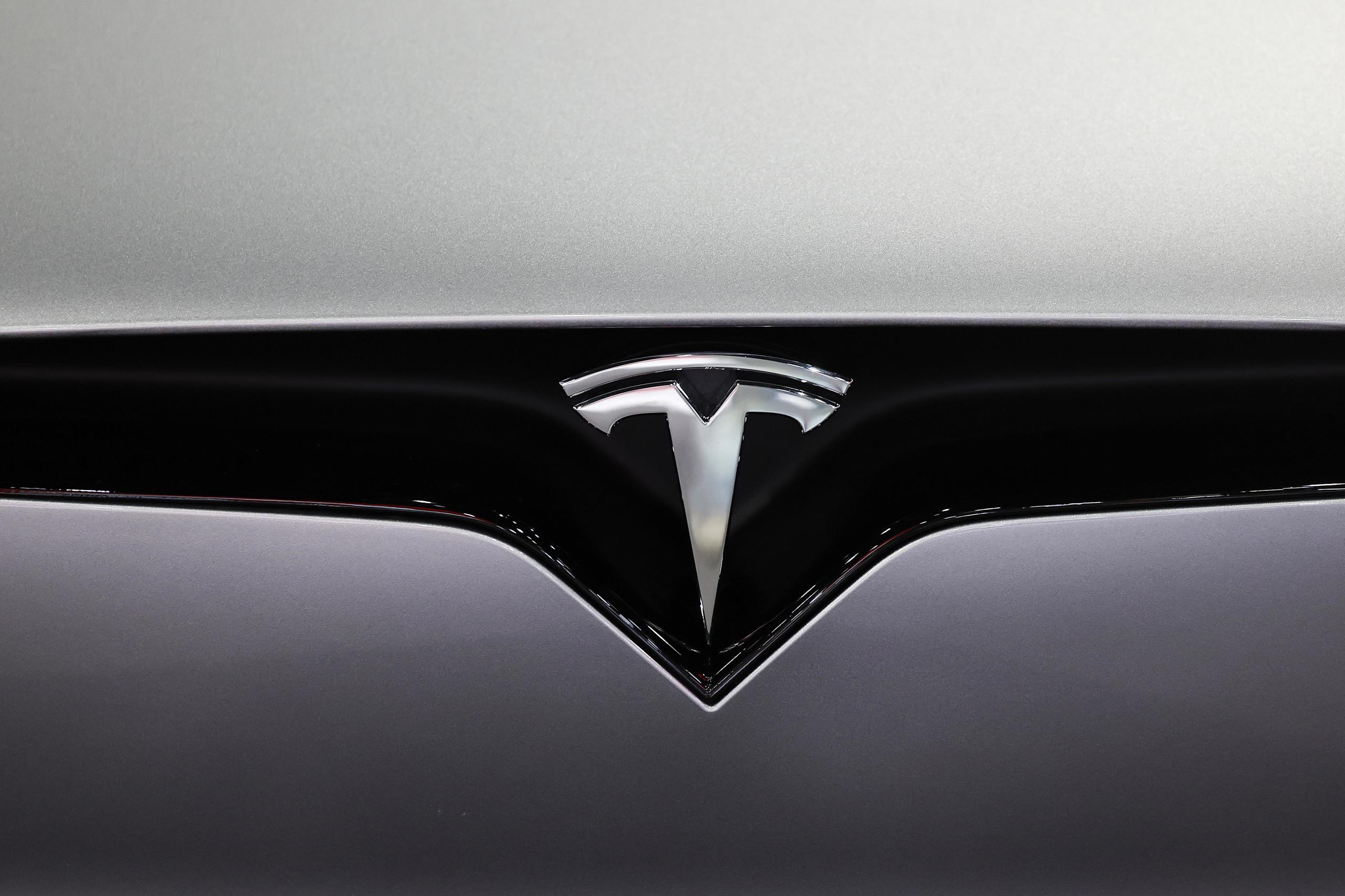 Tesla iniciará su servicio de robotaxis con un empleado en los vehículos autónomos