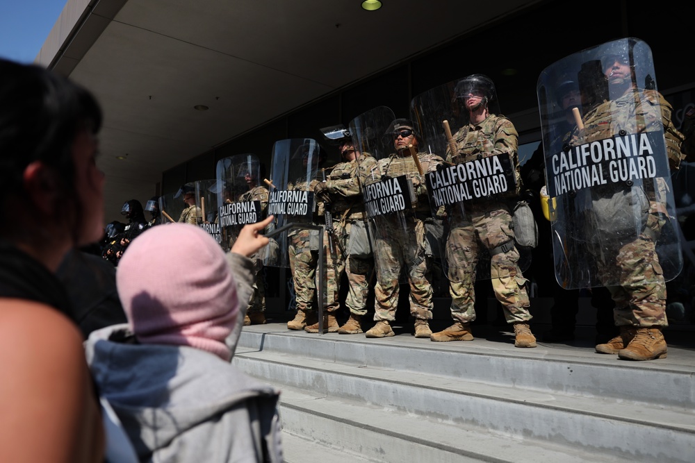 La amenaza de más efectivos no acalla las protestas de Los Ángeles