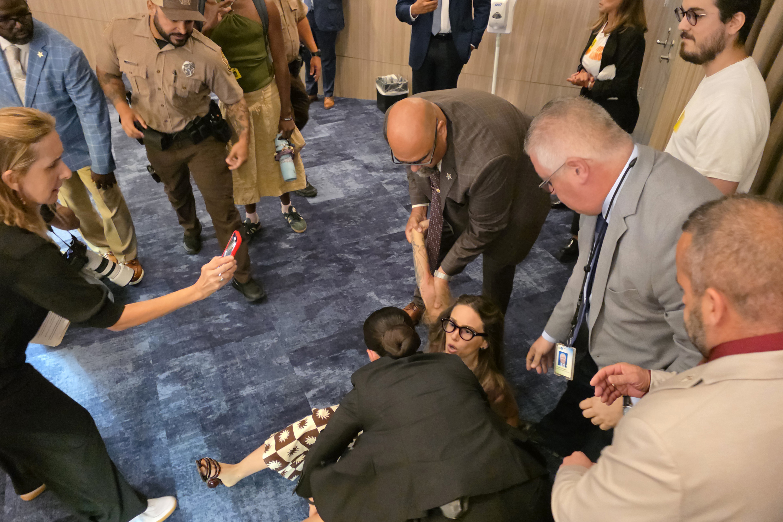 Acuerdo de las cárceles de Miami-Dade con Inmigración confronta a autoridades y activistas