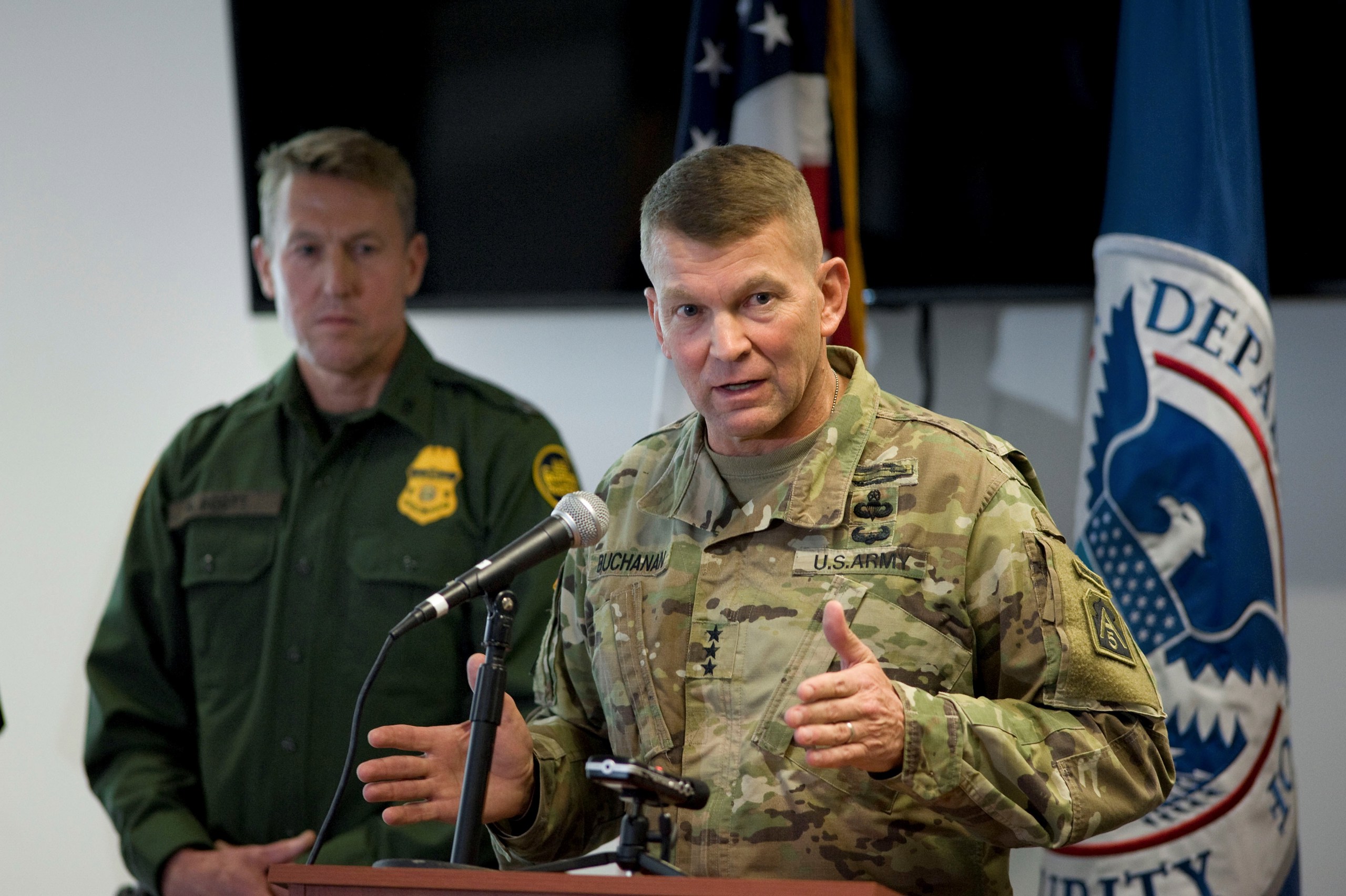 El Senado aprueba a nominado por Trump para dirigir CBP pese a la oposición de activistas