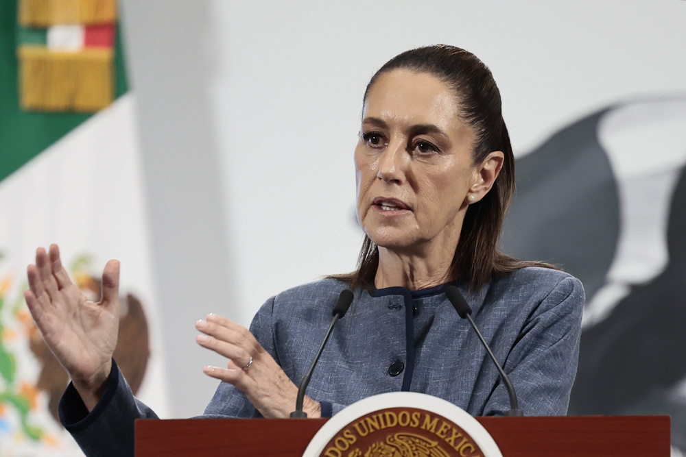 Sheinbaum insta a una “reforma migratoria integral” que reconozca a los migrantes en EE.UU