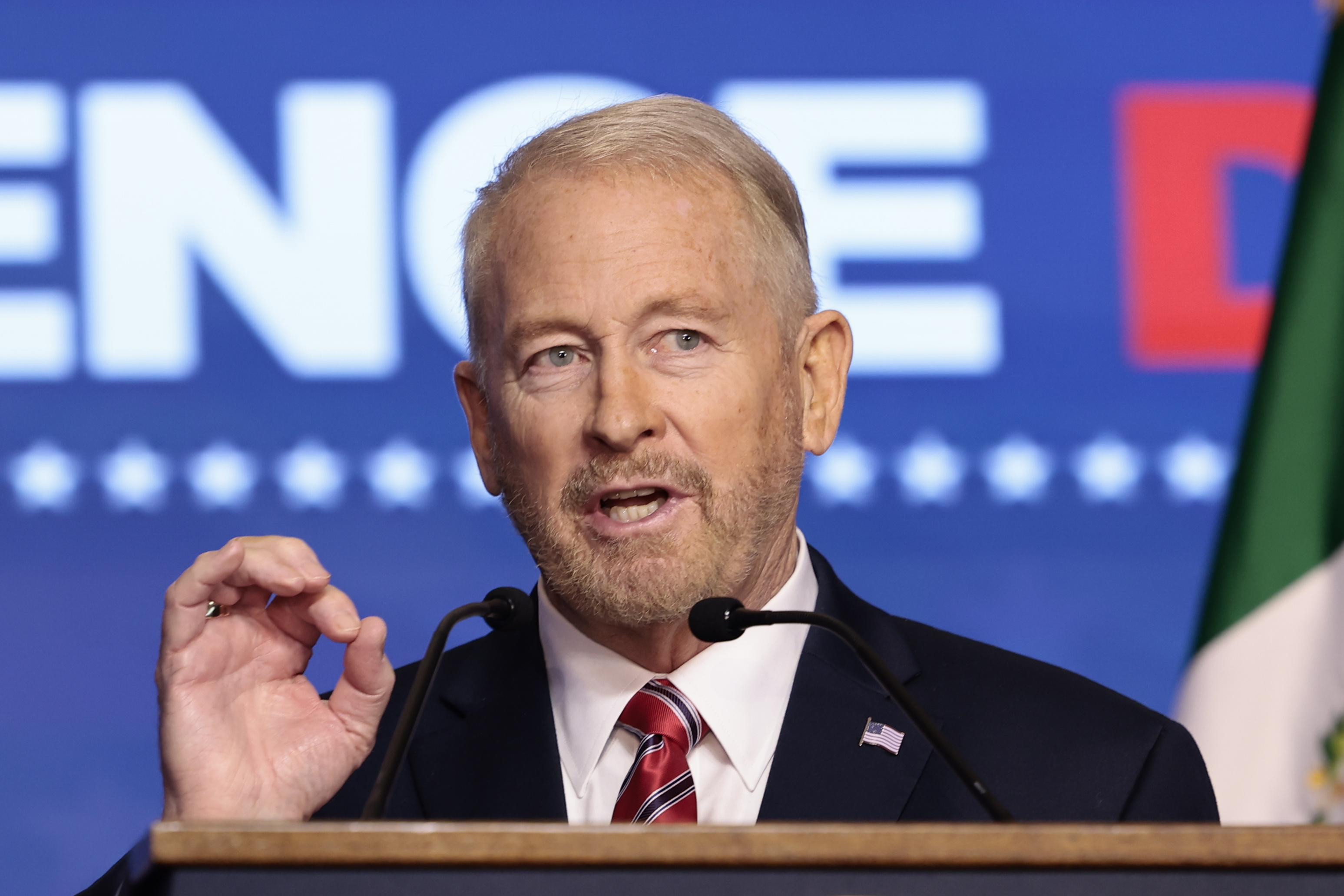 El embajador de EEUU en México dice que la frontera está “cerrada a toda actividad ilegal”