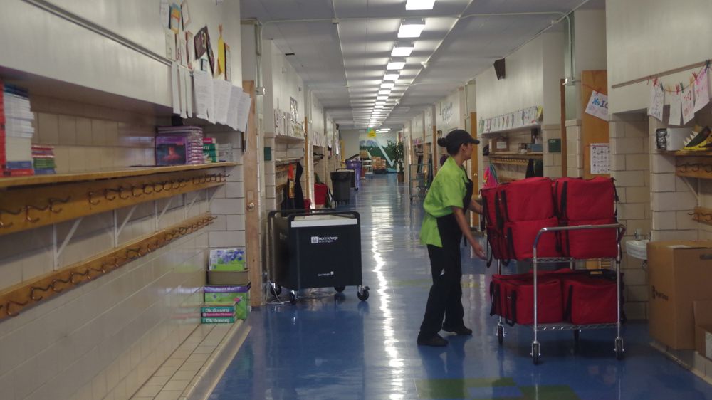 Denver gana una demanda al Gobierno Trump para sacar de las aulas a agentes migratorios