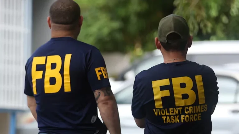 Acusan a una mujer en Puerto Rico por amenazar de muerte a funcionarios locales y del FBI