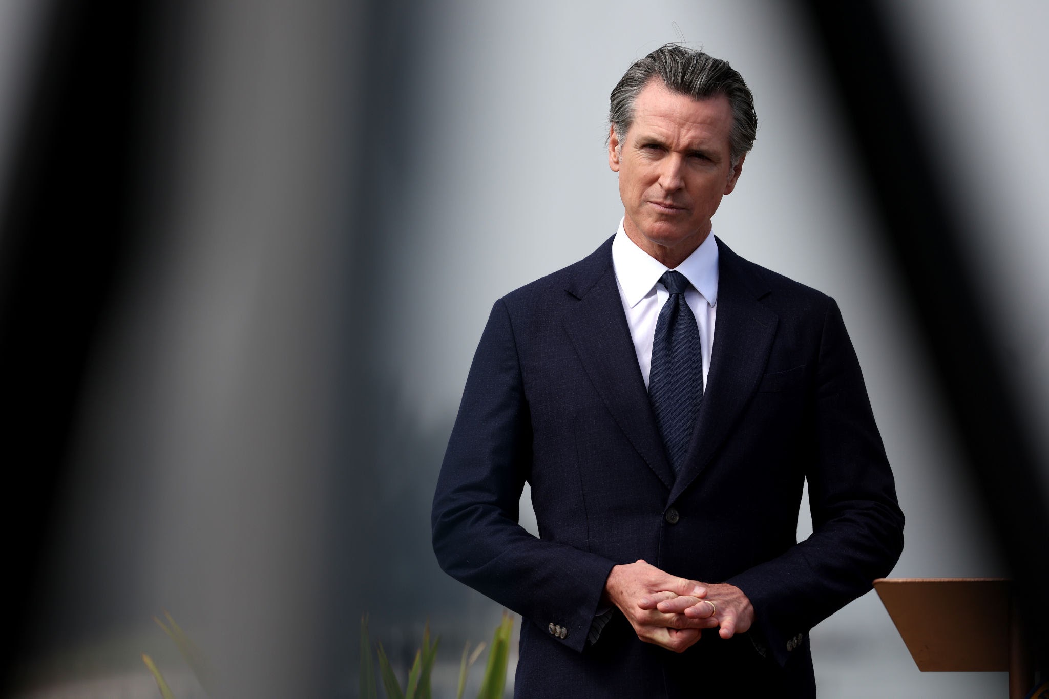 Gobernador de California acusa a Trump de “inflamar” Los Ángeles hasta el toque de queda