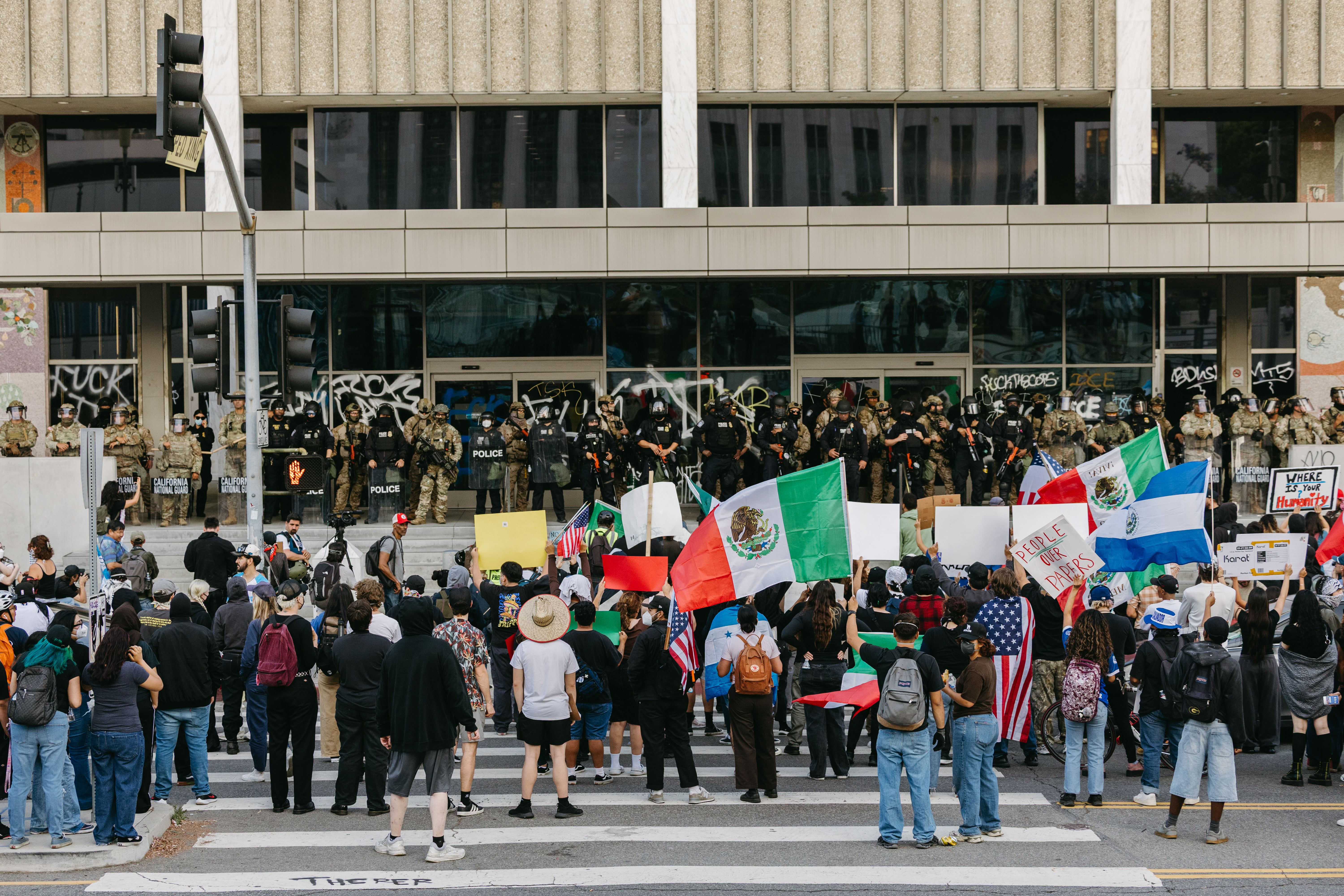 ¿Qué hacían las banderas mexicanas en Los Ángeles?