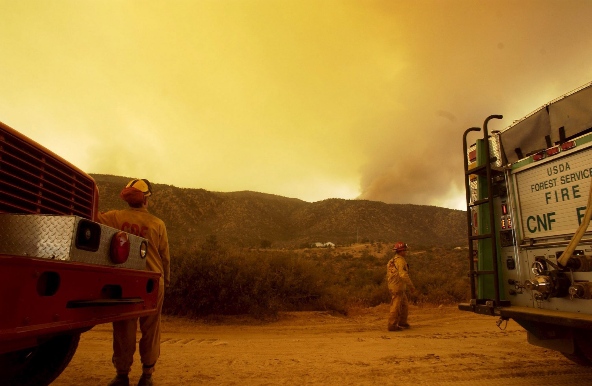 Al menos siete desaparecidos en incendio de depósito de fuegos artificiales en California