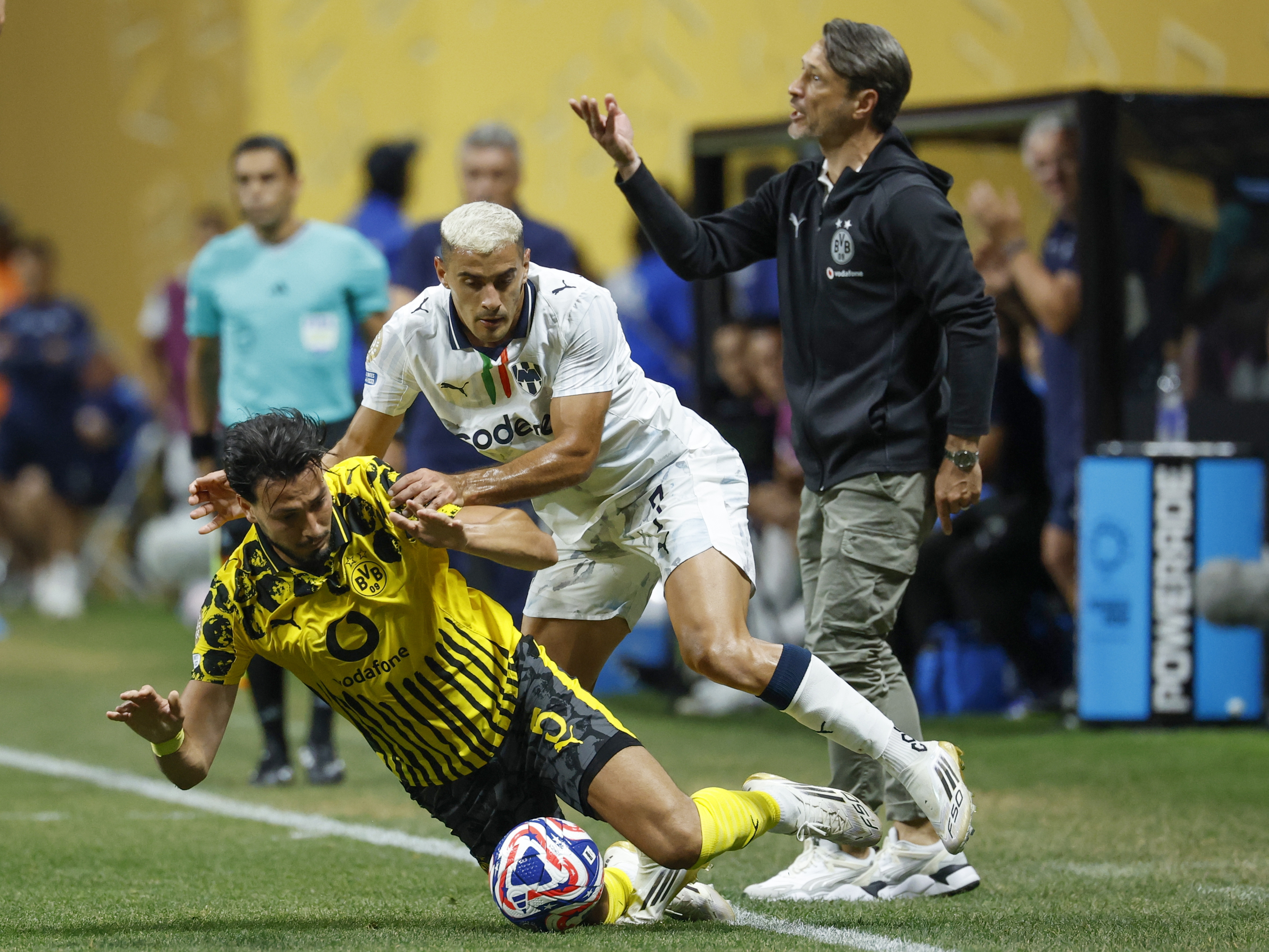 2-1. El Monterrey cae con honores ante un Dortmund que enfrentará al Madrid en cuartos
