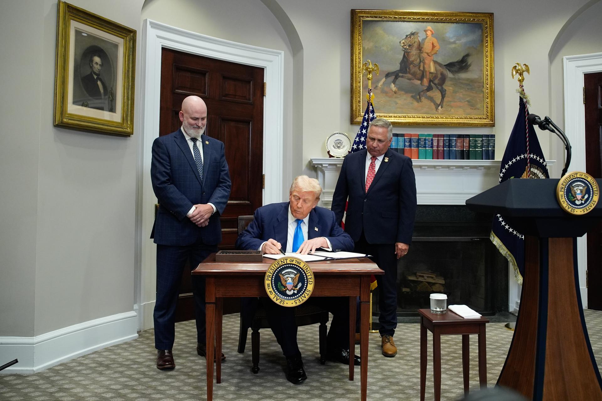 Trump niega responsabilidad en la cancelación del programa del comediante Stephen Colbert