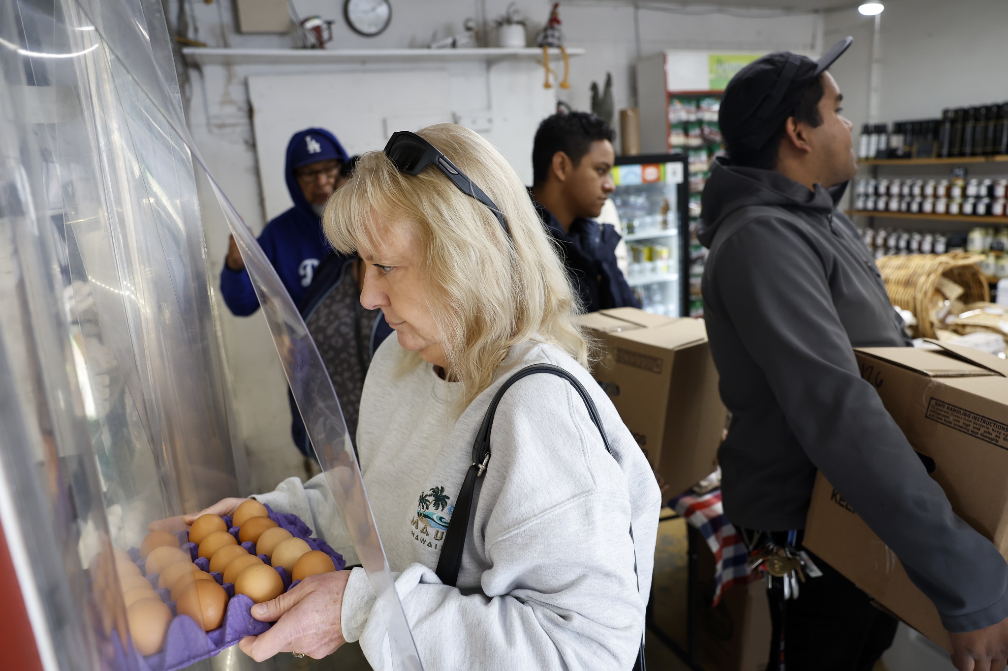 El Gobierno de Trump demanda a California por el precio de los huevos