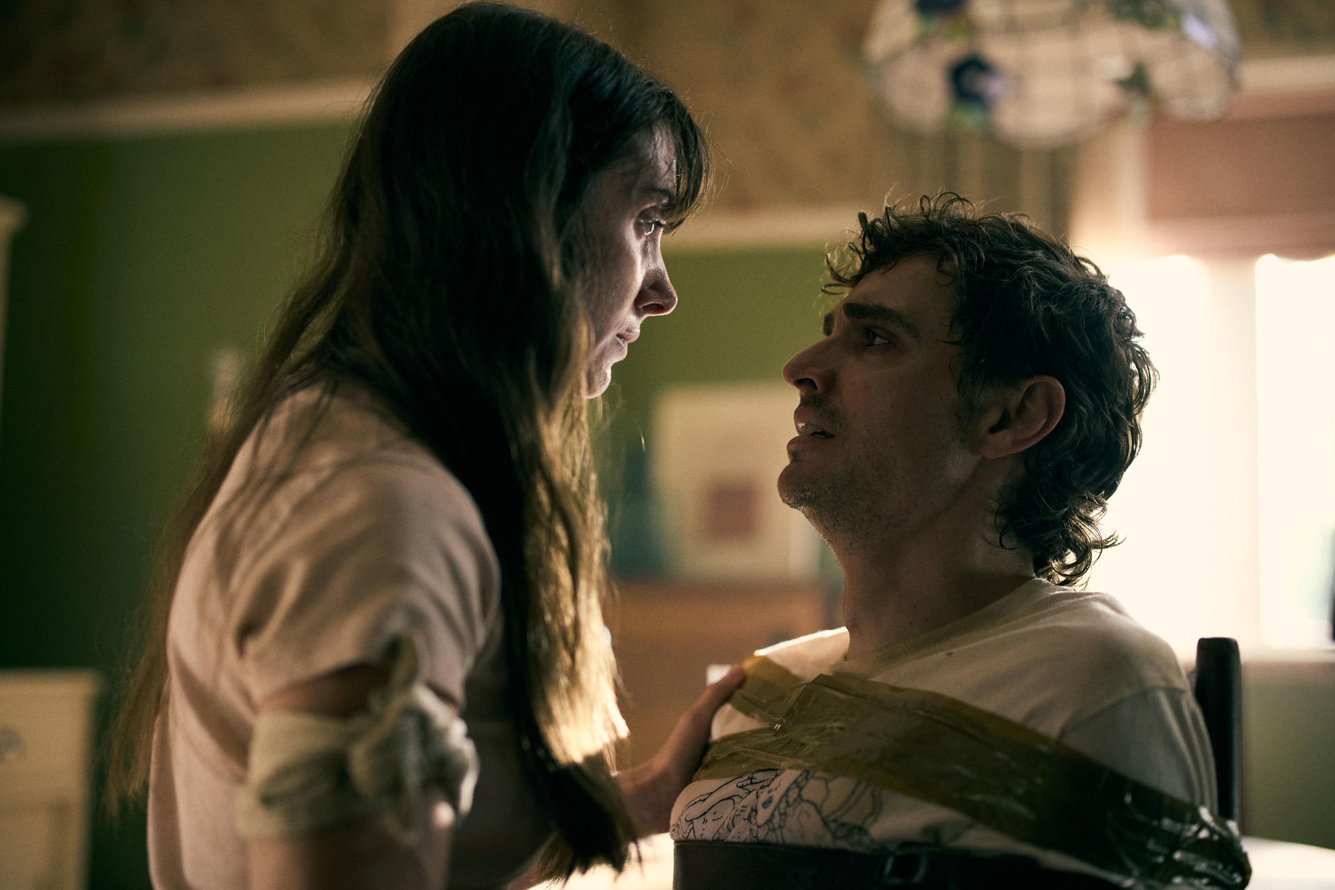 Dave Franco y Alison Brie encarnan en ‘Together’ el horror romántico de fundirse en uno