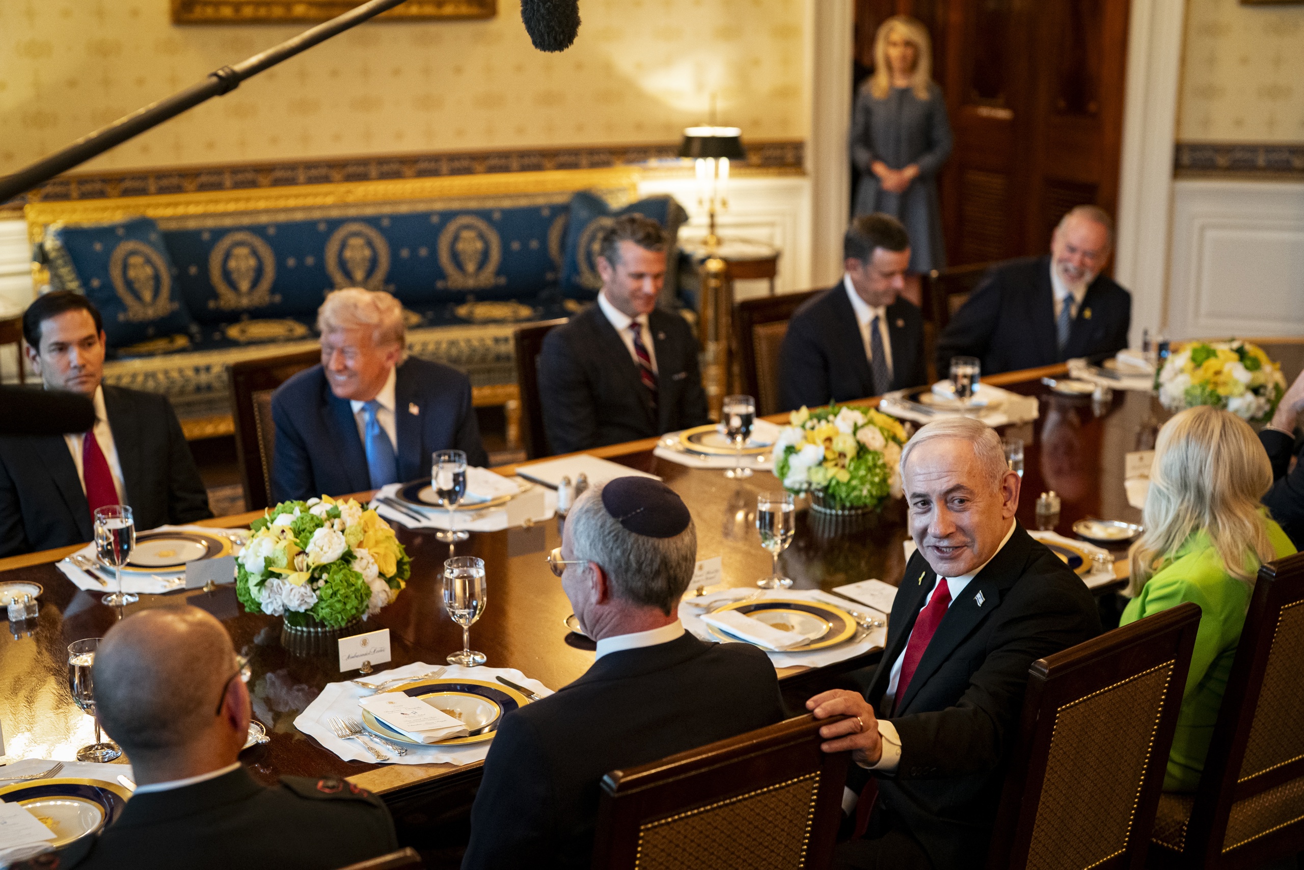 Trump y Netanyahu exploran la tregua en Gaza e insisten en el desplazamiento de palestinos