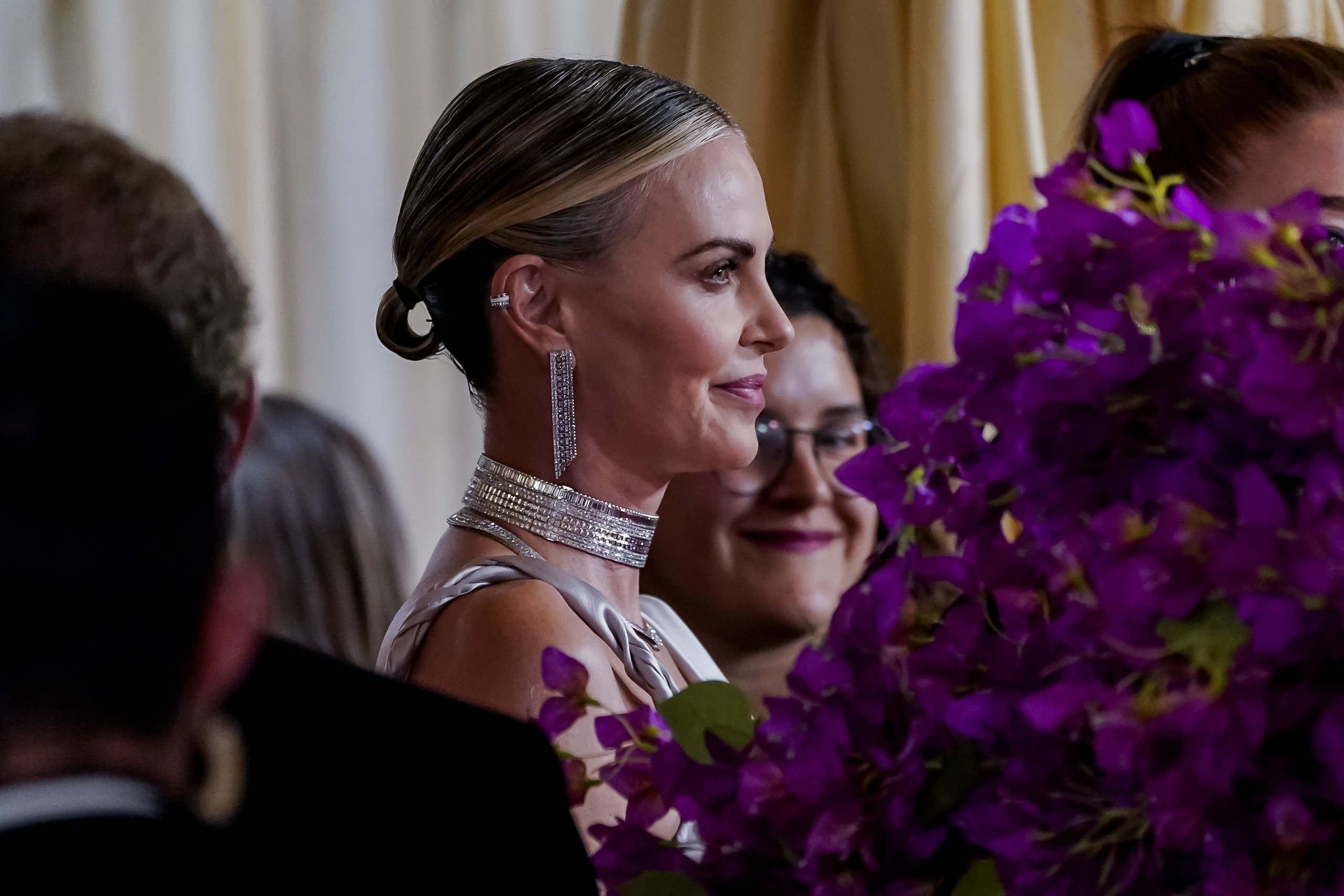 Charlize Theron y Rosie O’Donell critican la boda de Jeff Bezos y Lauren Sánchez