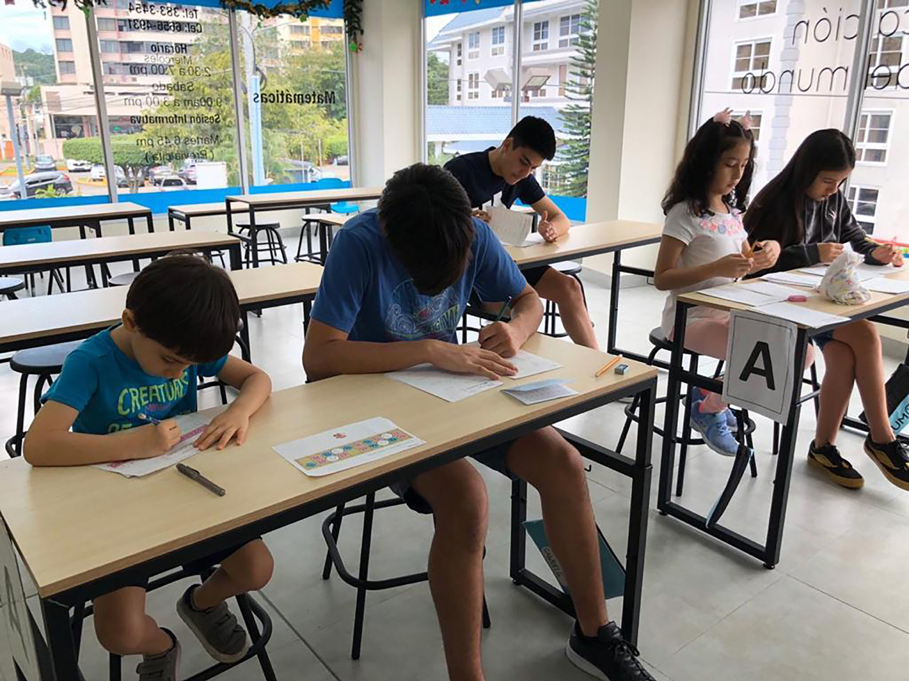 Un 80 % de alumnos en nivel básico muestran rezago educativo tras pandemia en Latinoamérica