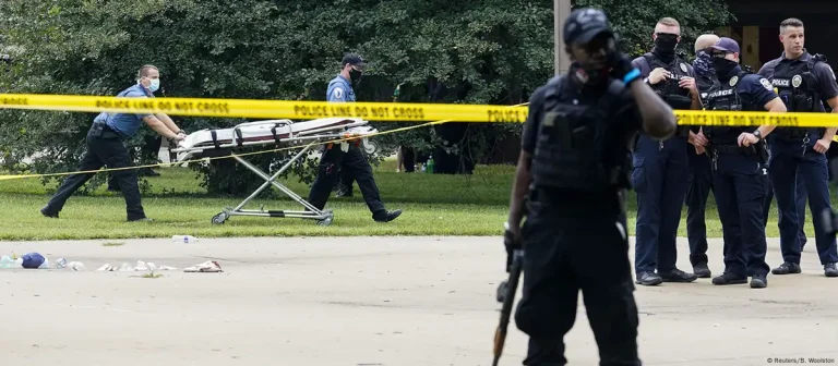 Dos muertas, además del tirador, en la balacera en un aeropuerto e iglesia en Kentucky