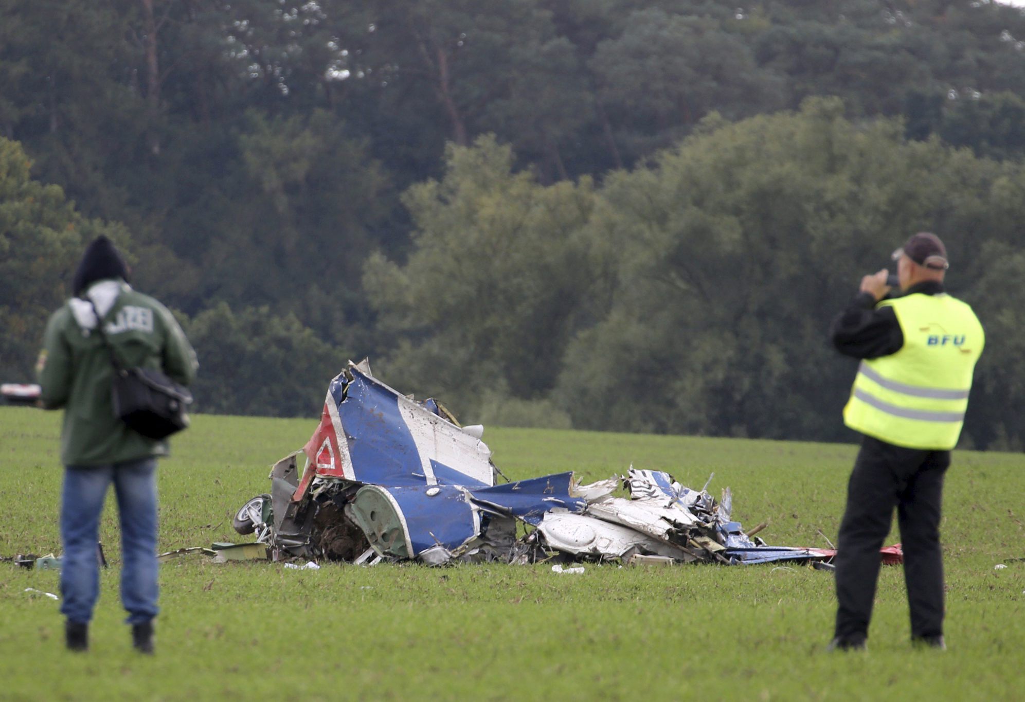 Al menos siete heridos al colisionar una avioneta con un coche en Florida