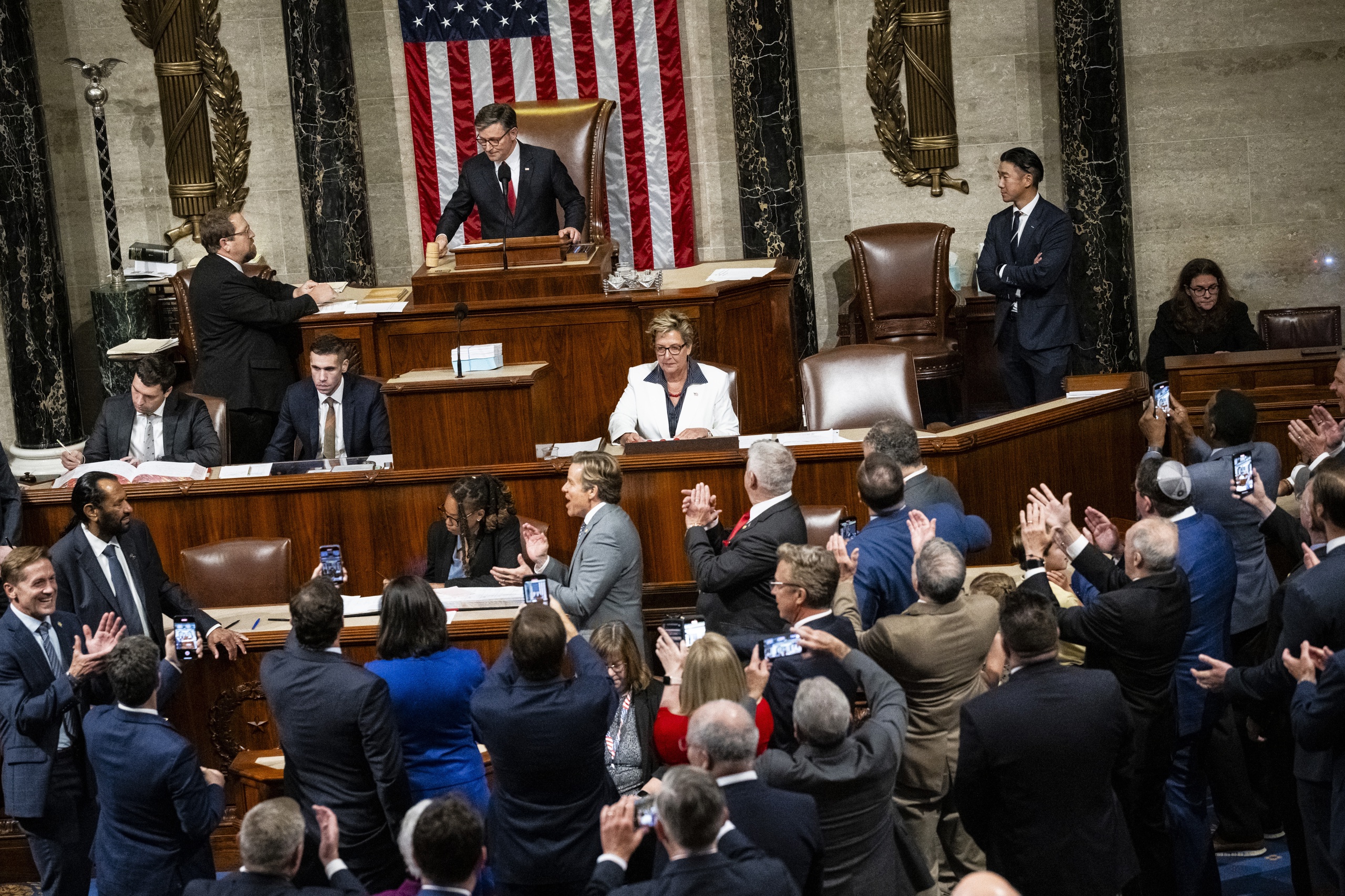 La nueva ley fiscal añade miles de millones de dólares al proyecto antimigratorio de Trump