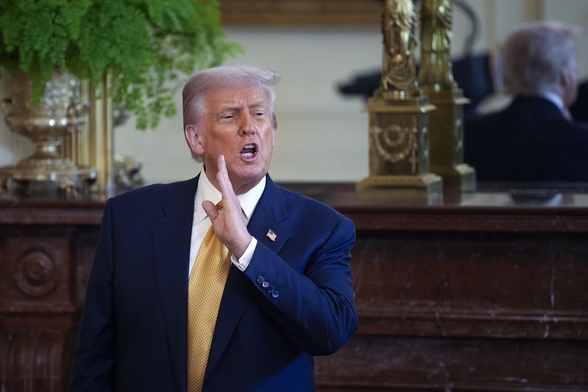 Trump firma orden ejecutiva que facilita la remoción de personas sin hogar de las calles