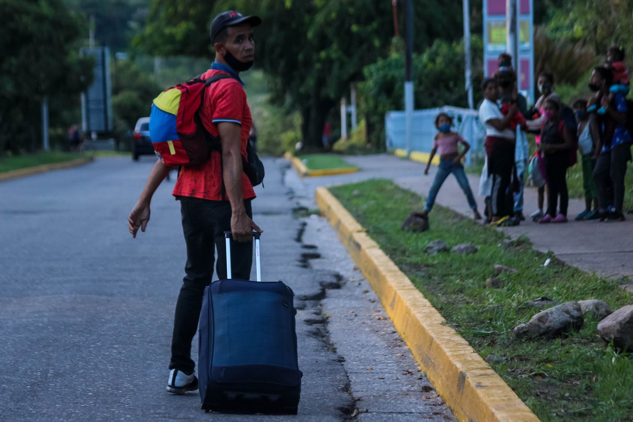 Los Estados de El Salvador y EE.UU. violaron derechos de migrantes venezolanos, afirma ONG
