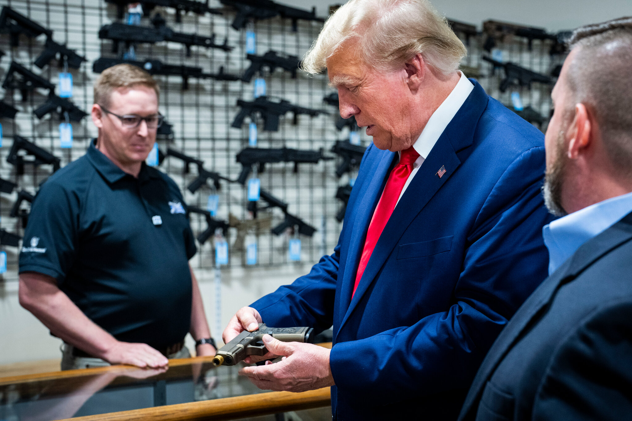 El Gobierno de Trump quiere simplificar la regulación para la compra de armas de fuego