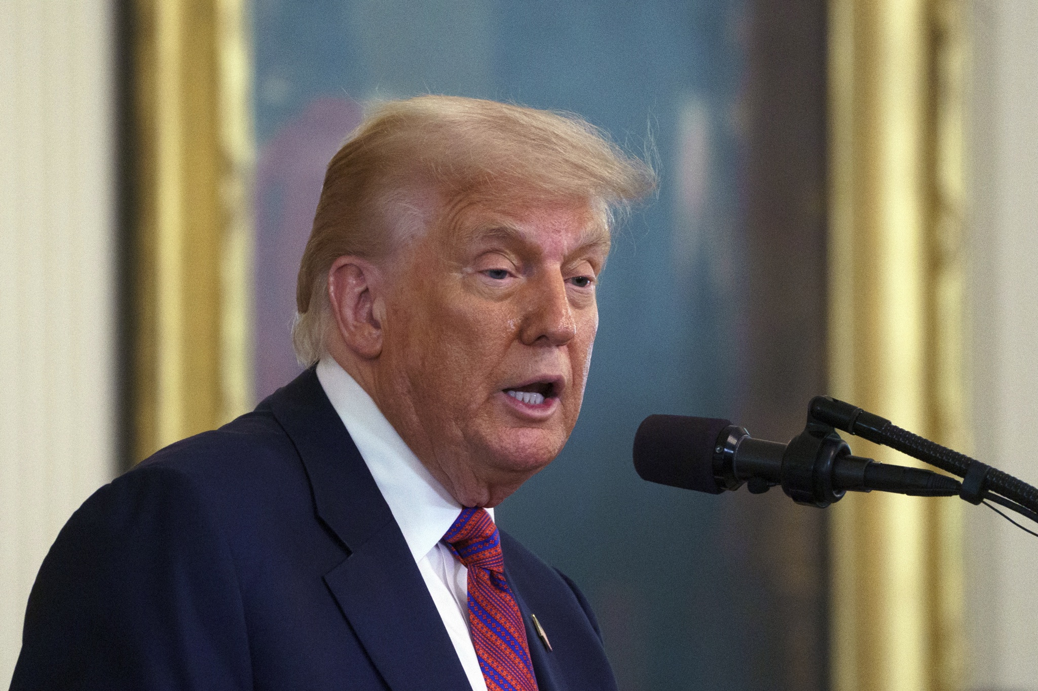 Trump demanda al WSJ y a Murdoch por publicar una carta con su firma enviada a Epstein