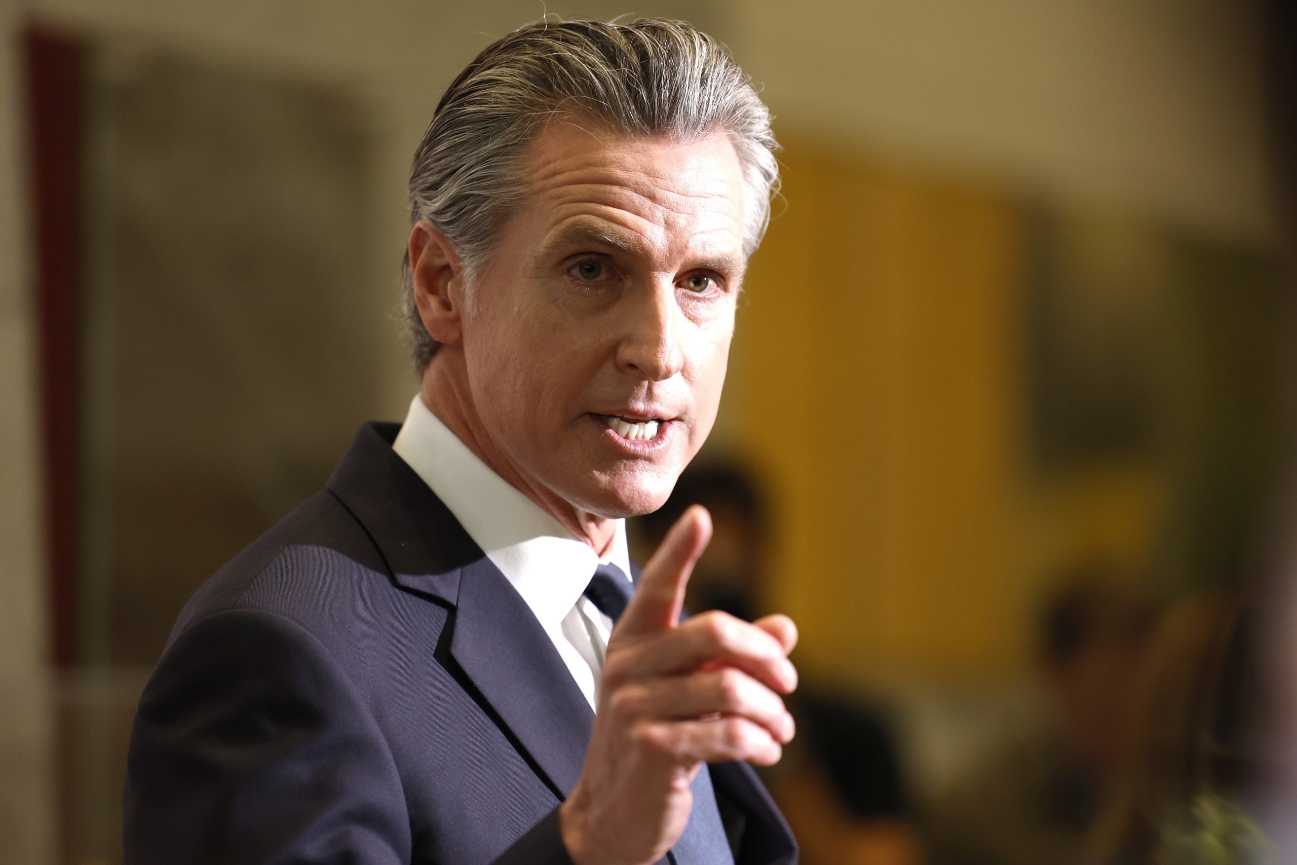 Regresan a California el mando sobre 150 soldados desplegados en Los Ángeles por Trump