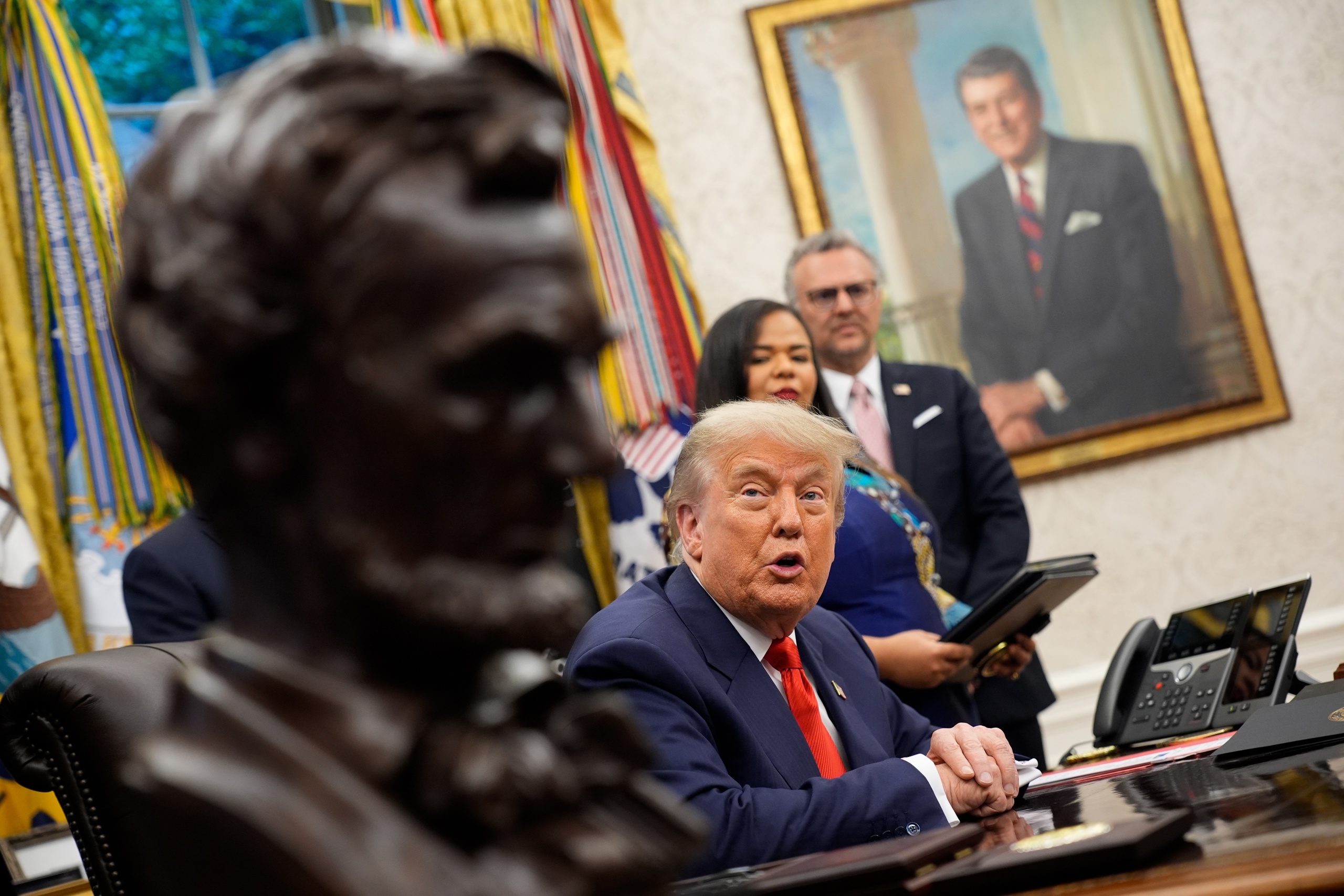 La nueva ley fiscal añade miles de millones de dólares al proyecto antimigratorio de Trump