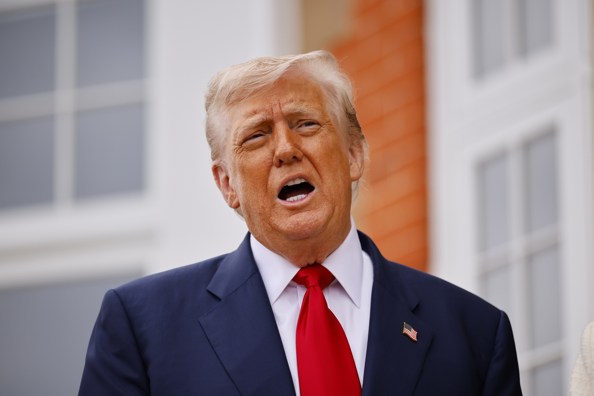 Trump da 60 días a 17 farmacéuticas para poner el precio más bajo a nuevos medicamentos