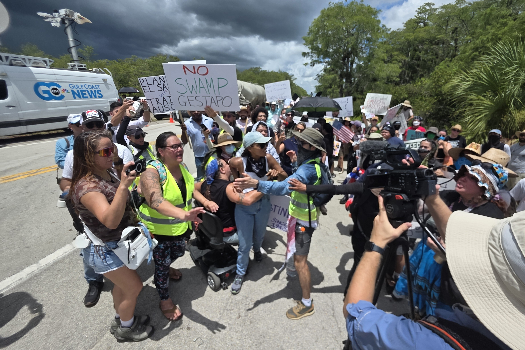 Migrantes describen el infierno dentro del centro de detención Alligator Alcatraz