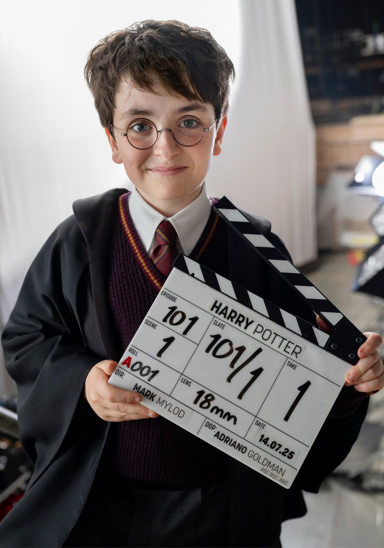 La serie de Harry Potter arranca su rodaje con la primera imagen oficial del nuevo mago