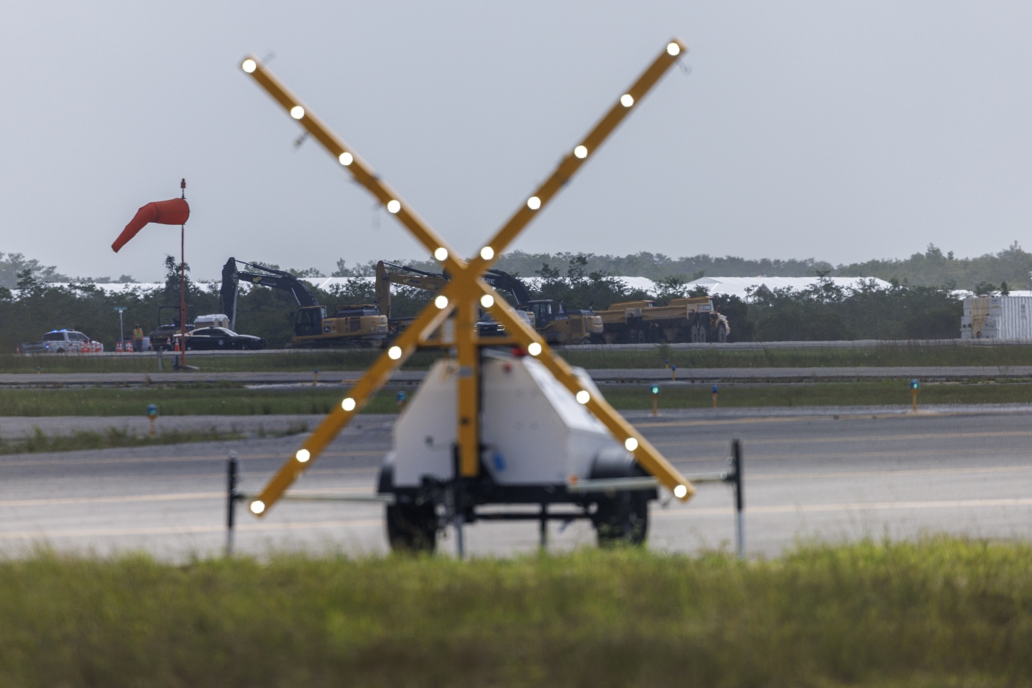 El cónsul de México entrevista a más de 30 mexicanos detenidos en Alligator Alcatraz