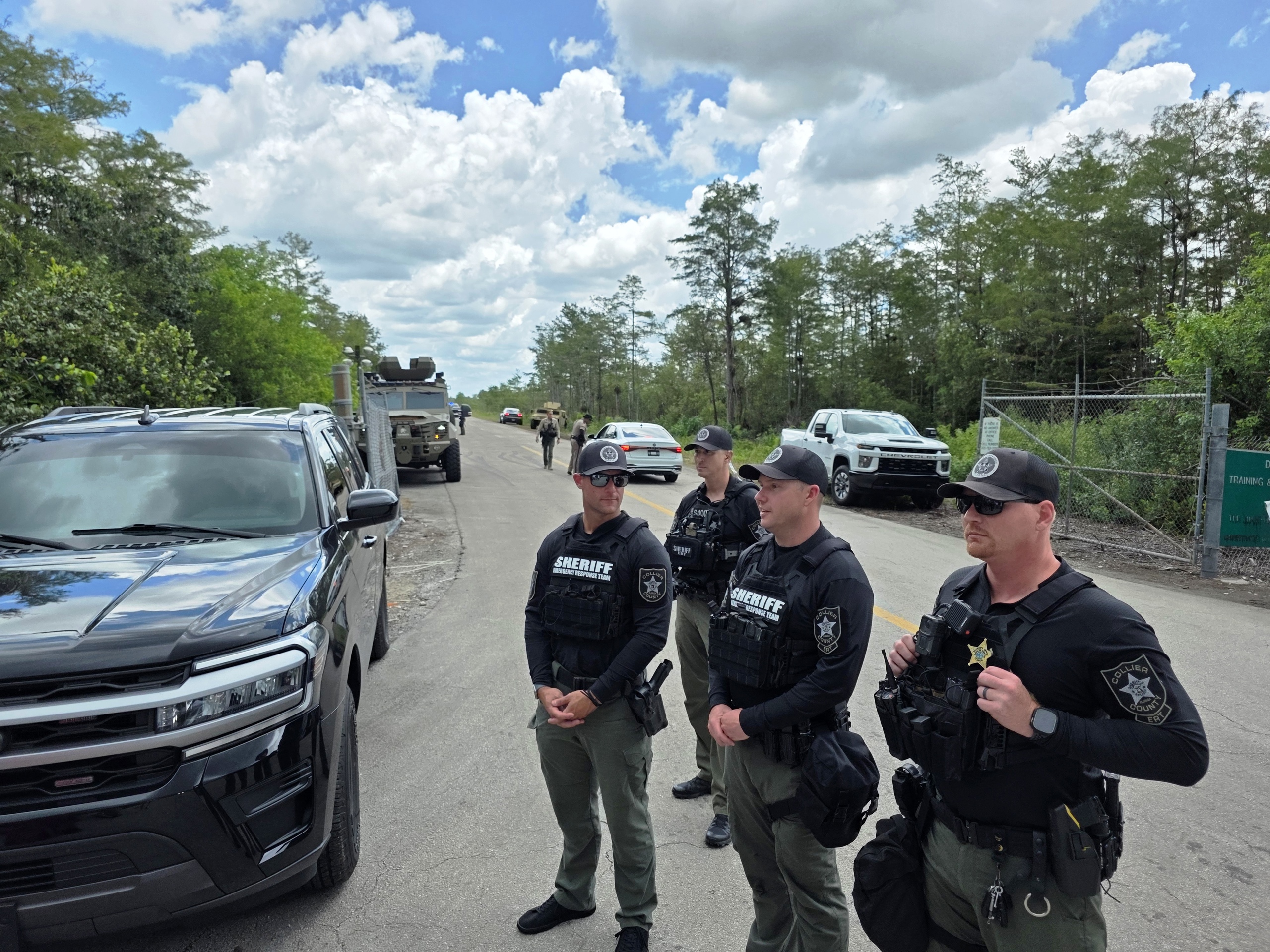 Reguetonero cubano detenido en ‘Alligator Alcatraz’ denuncia que los tratan como “perros”