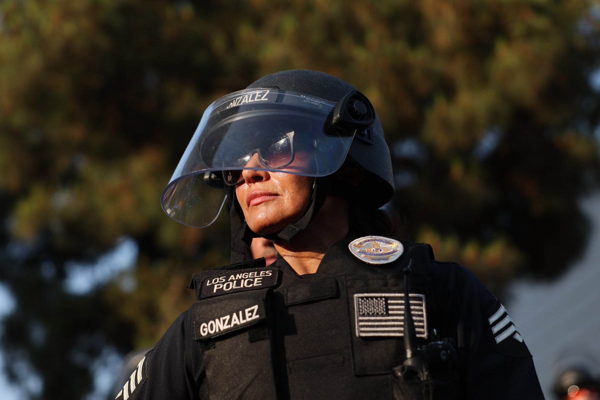 Juez prohíbe a Policía de Los Ángeles usar armas no letales contra reporteros en protestas