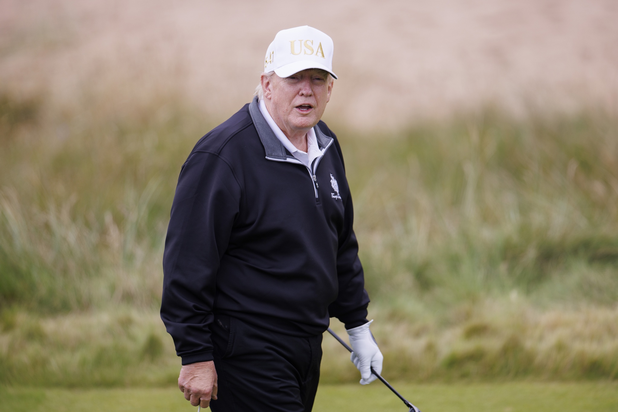 Trump señala que Epstein le "robó" algunas de las empleadas de su espá en Mar-a-Lago