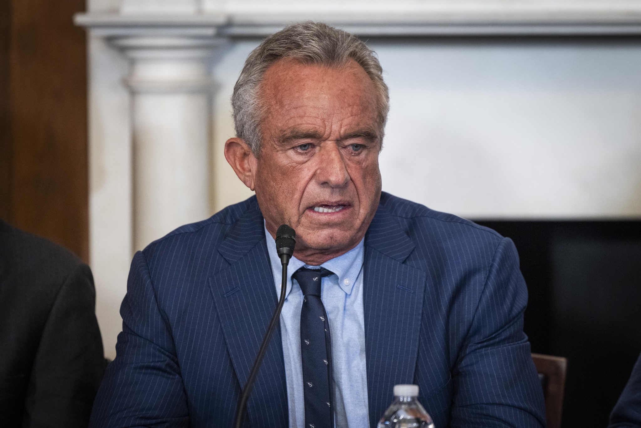 Gobierno Trump enfrenta batalla legal por bloquear beneficios de salud a inmigrantes