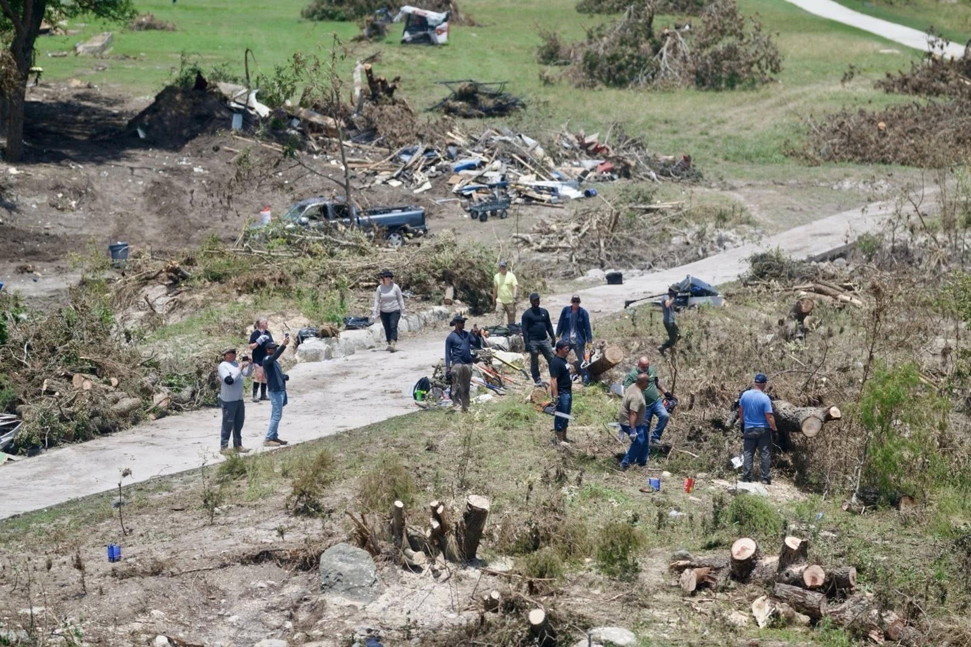 Trump visita Texas tras las inundaciones y rechaza las críticas al sistema de alarmas