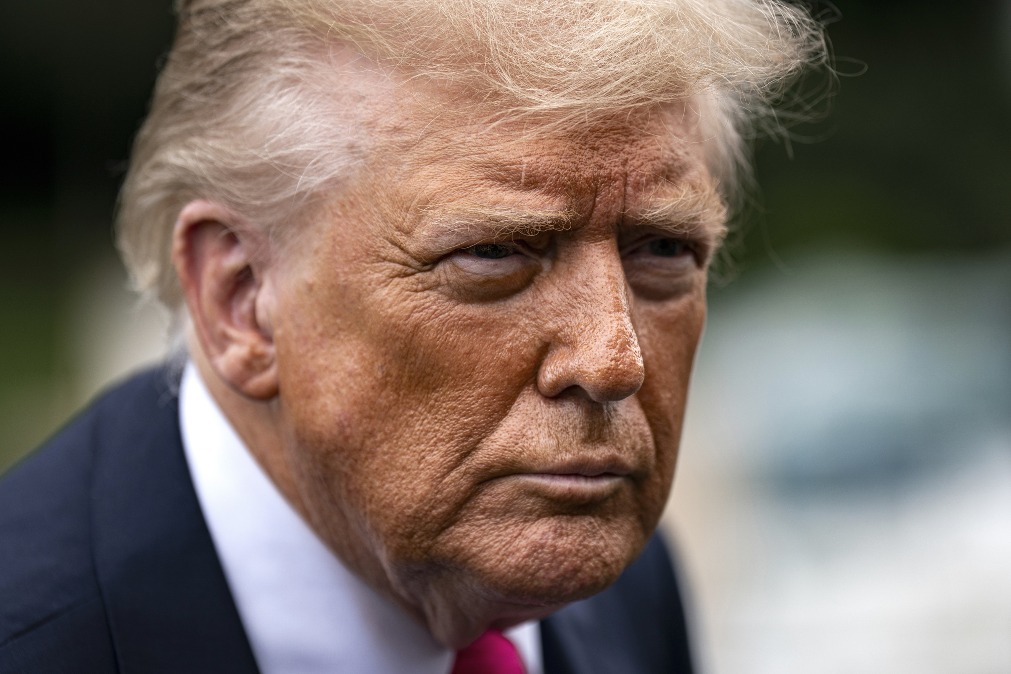 El recorte de Trump a medios públicos: golpe “devastador” para canales y radios locales