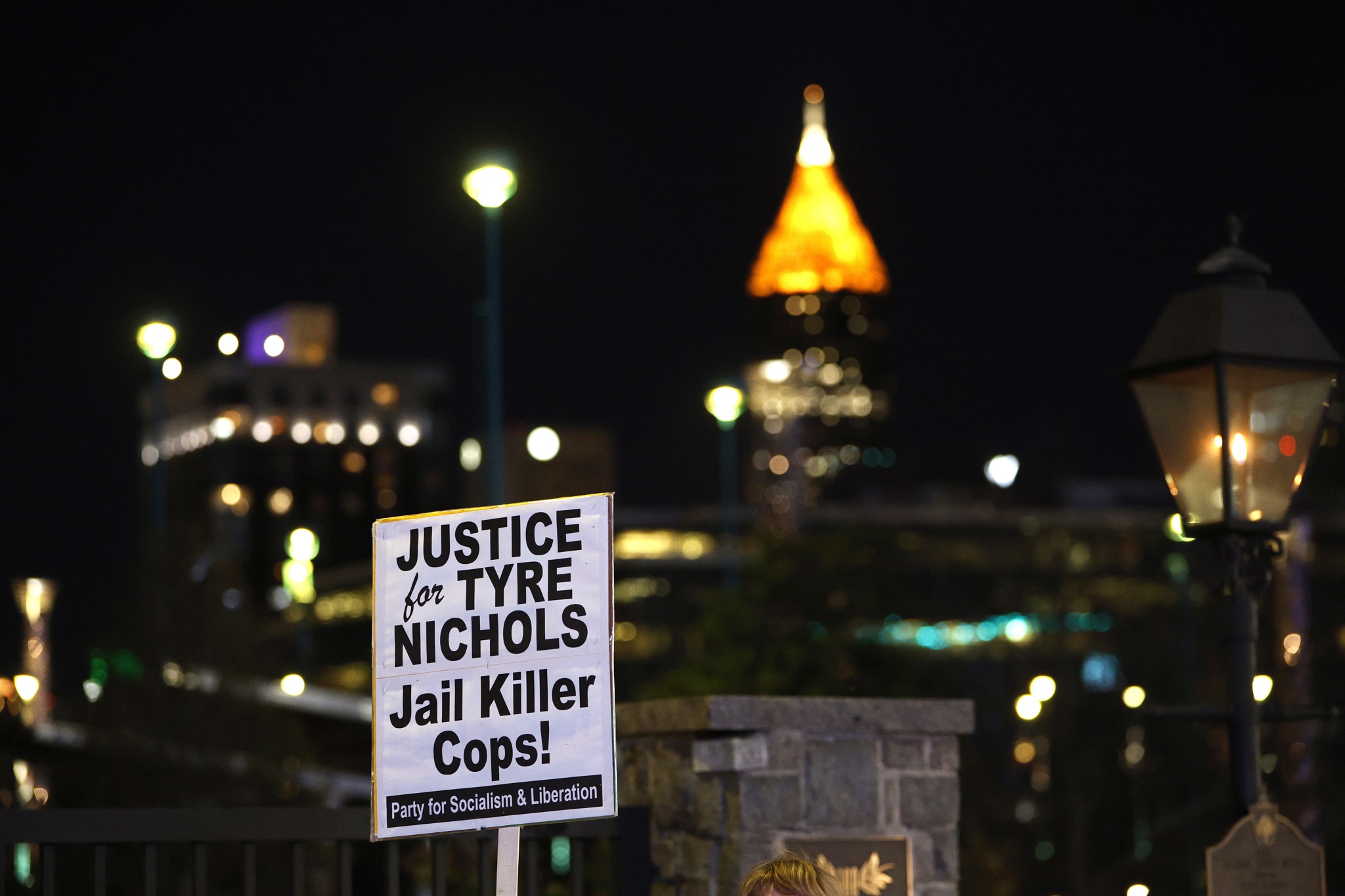 Repetirán juicio a expolicías de EE.UU. condenados por paliza mortal tras “sesgo” del juez