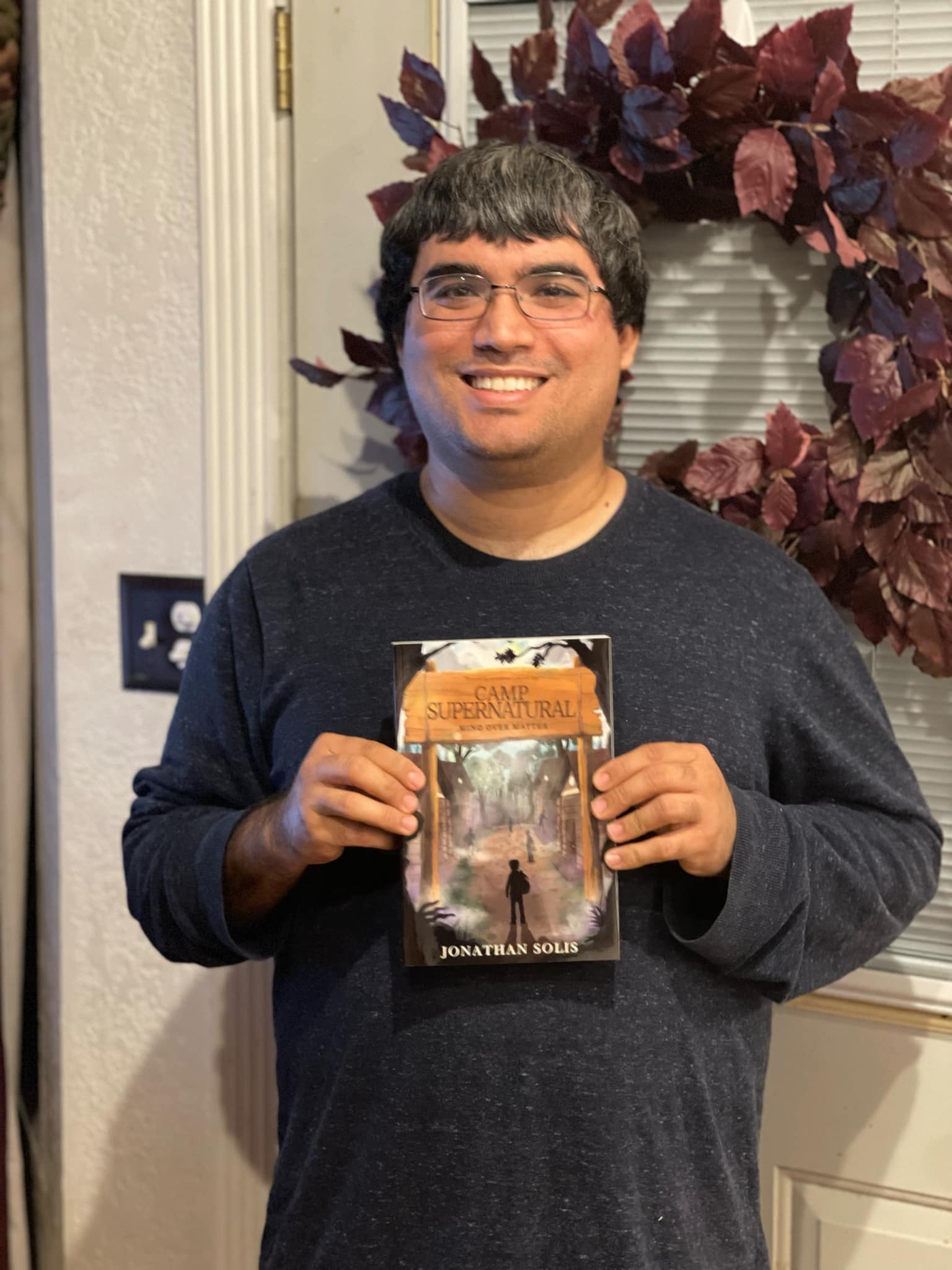 El autor debut Jonathan Solis rompe barreras en la fantasía juvenil con Camp Supernatural: Mind Over Matter