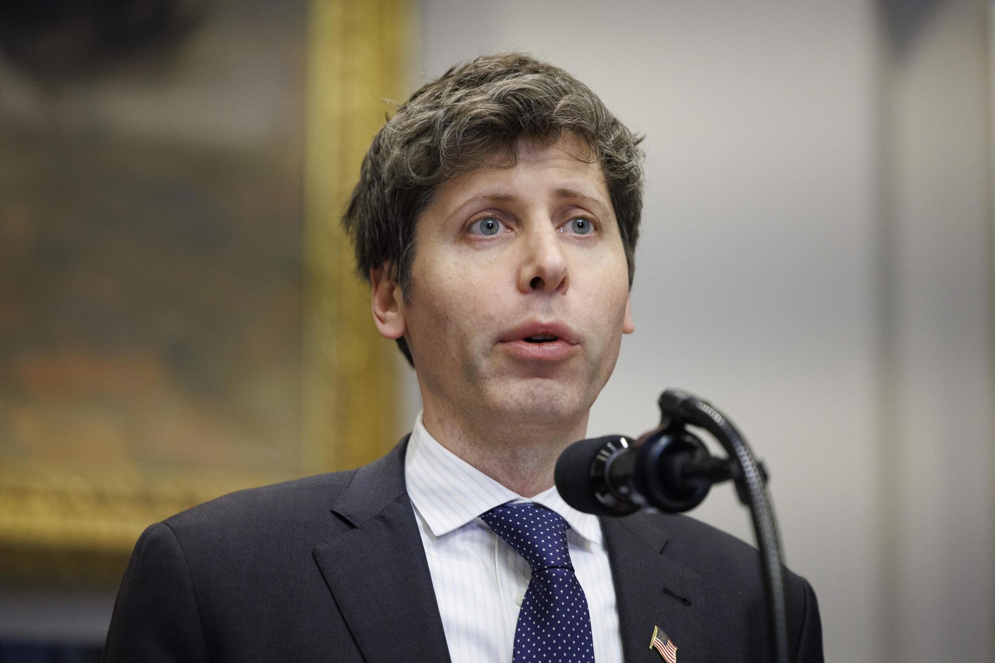 Musk y Altman se enzarzan en X acerca de la libre competencia de sus empresas en Apple