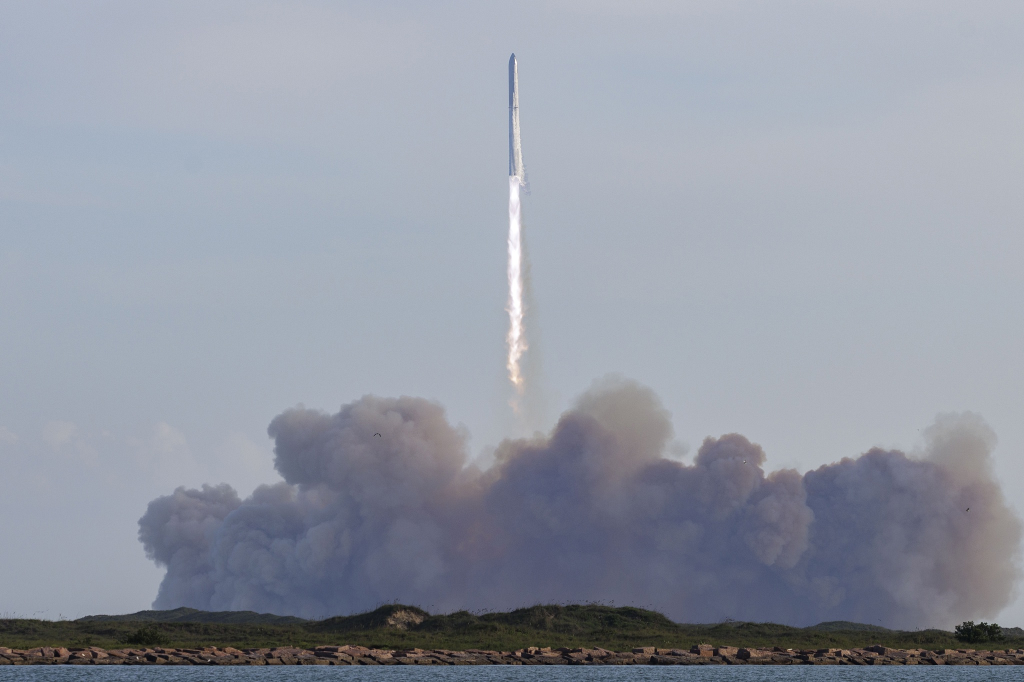 La nave Starship de SpaceX cumple con éxito su décima prueba después de tres fallidas