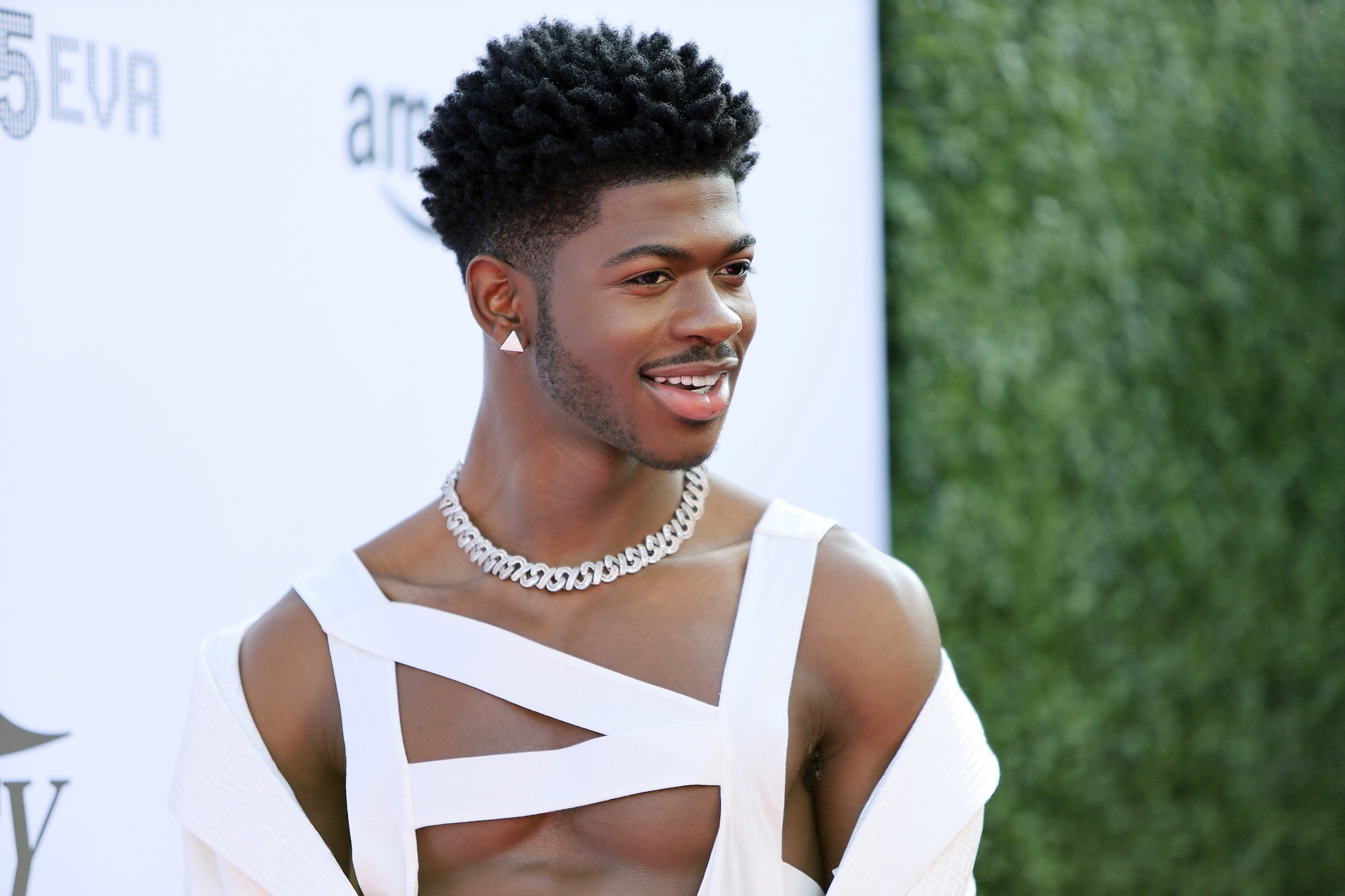 Lil Nas X sale de prisión y asegura que “fue aterrador” pero que “todo estará bien”