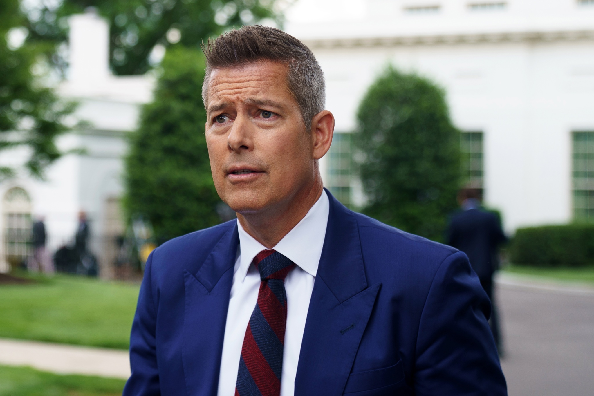 La NASA planea construir una base nuclear en la Luna como parte de su “carrera” con China