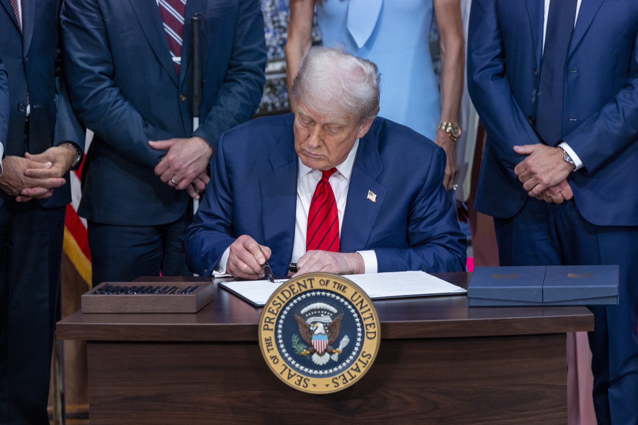 Trump planea aranceles del 100 % a chips y semiconductores