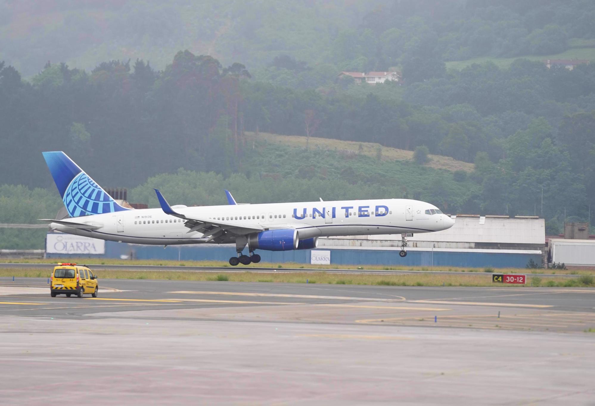 Denuncian a Delta y United por vender como “ventana” unos asientos contra una pared